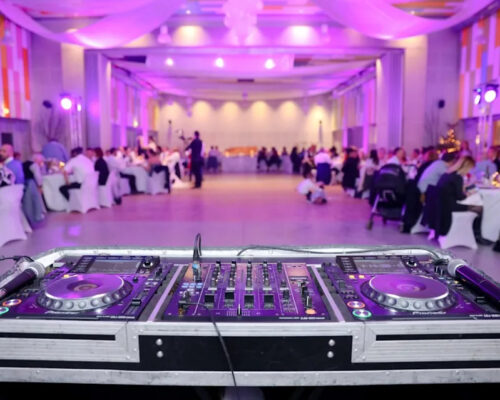 How Wedding Music Entertainment Shapes Every Celebration Moment